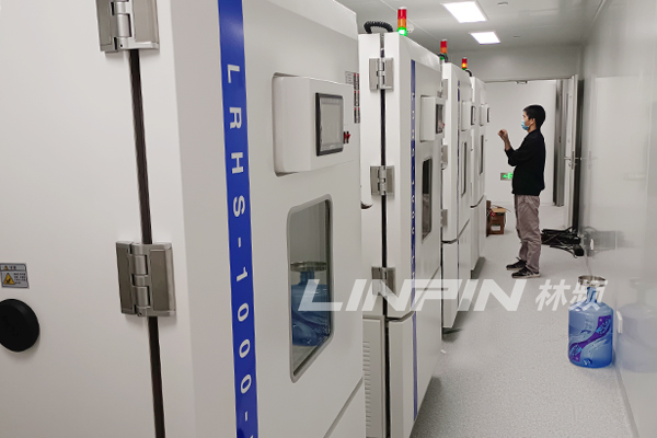 高低温低气压试验箱的功能原理与行业应用